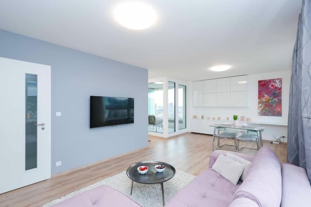 Danubius One - Spacious Apartment W Free Parking Bratislava Extérieur photo