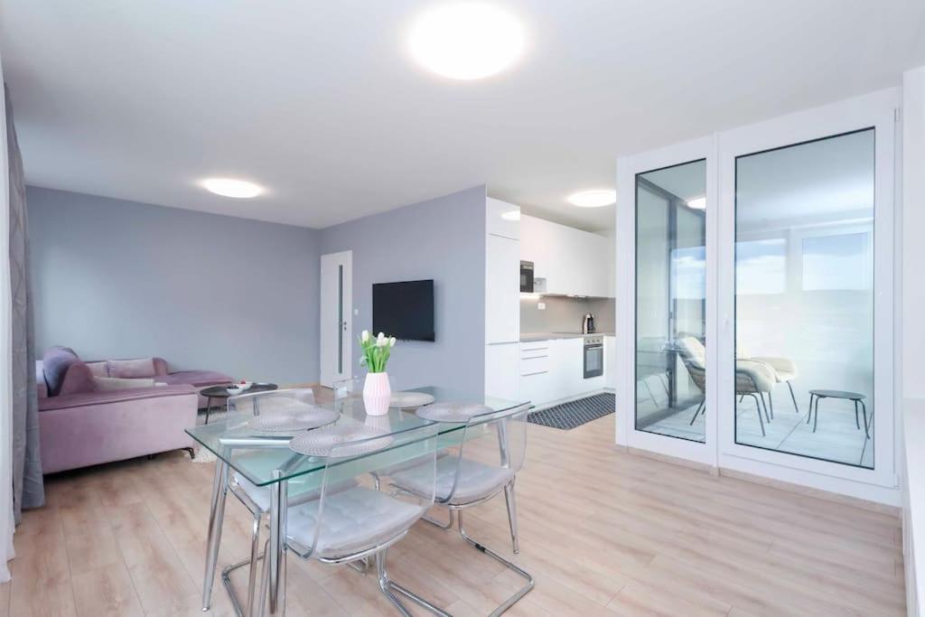 Danubius One - Spacious Apartment W Free Parking Bratislava Extérieur photo