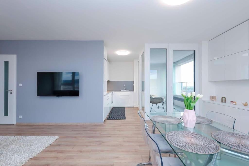 Danubius One - Spacious Apartment W Free Parking Bratislava Extérieur photo
