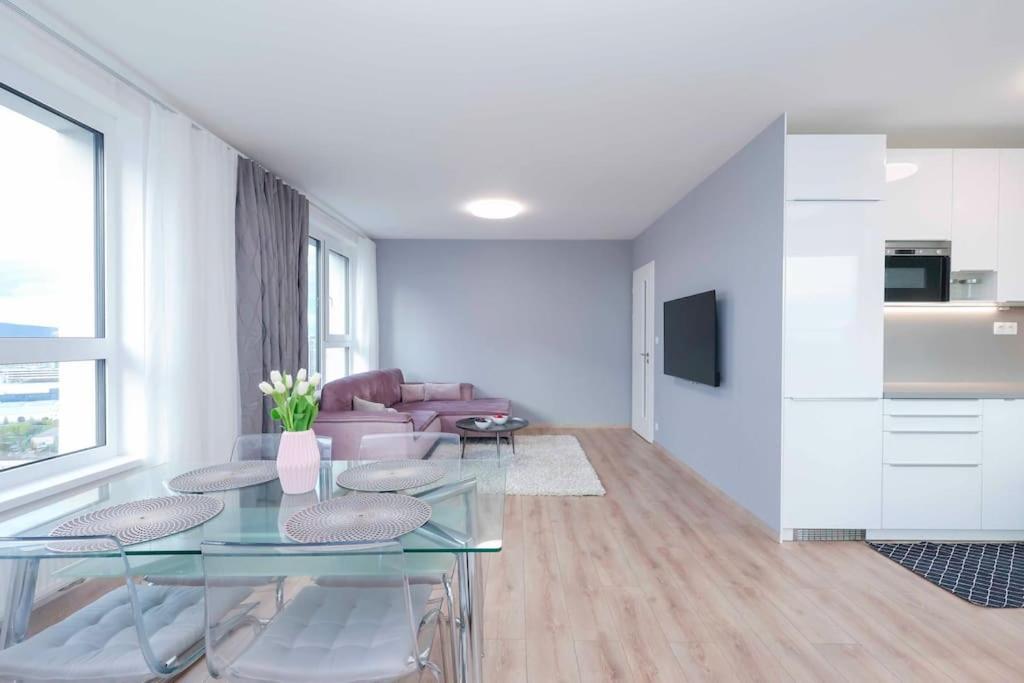 Danubius One - Spacious Apartment W Free Parking Bratislava Extérieur photo