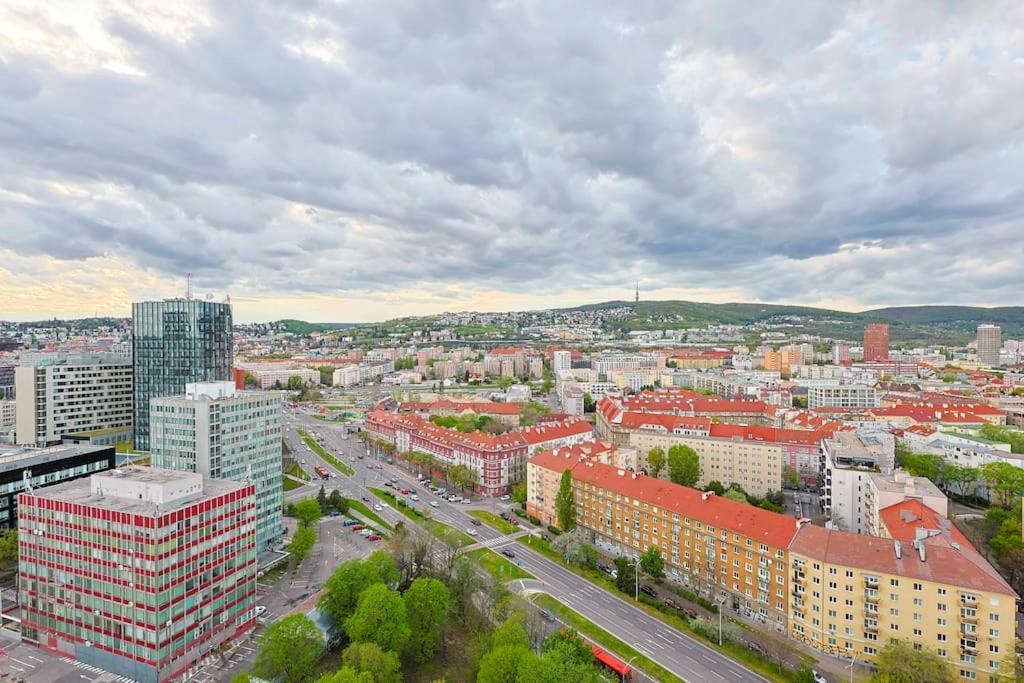 Danubius One - Spacious Apartment W Free Parking Bratislava Extérieur photo