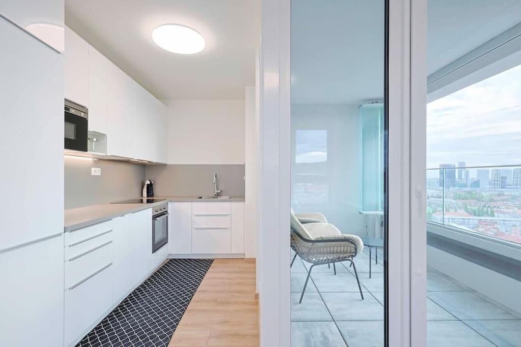 Danubius One - Spacious Apartment W Free Parking Bratislava Extérieur photo