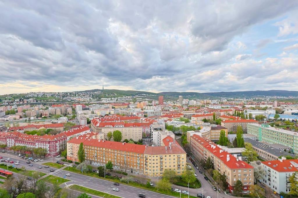 Danubius One - Spacious Apartment W Free Parking Bratislava Extérieur photo